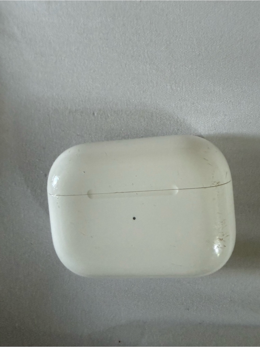 Apple White Wireless Earbuds Charging Case Refurbished not working